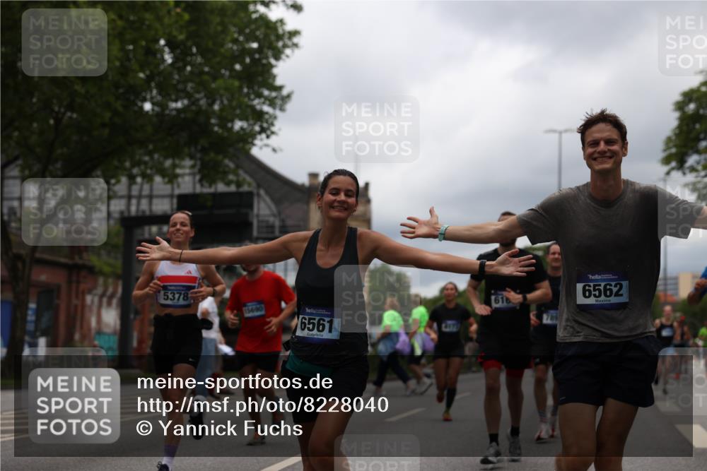29.06.2025 - hella hamburg halbmarathon Yannick Fuchs http://msf.ph/oto/8228040 29.06.2025 10:46:37 20KM 1098, 1257, 1482, 1657, 2111, 2444, 2814, 3258, 3715, 3952, 4121, 4557, 4558, 4726, 4837, 5116, 5169, 5194, 5378, 5399, 6164, 6561, 6562, 7178, 7312, 7475, 7896, 8172, 8316, 8720, 8955, 9145, 10529, 10811, 11459, 12135, 12519, 13211, 13301, 14198, 14286, 14791, 15001, 15144, 15275, 15446, 15506, 15690, 16320, 16929, 17130, 17198, 17710, 17773, 18331 meine-sportfotos.de