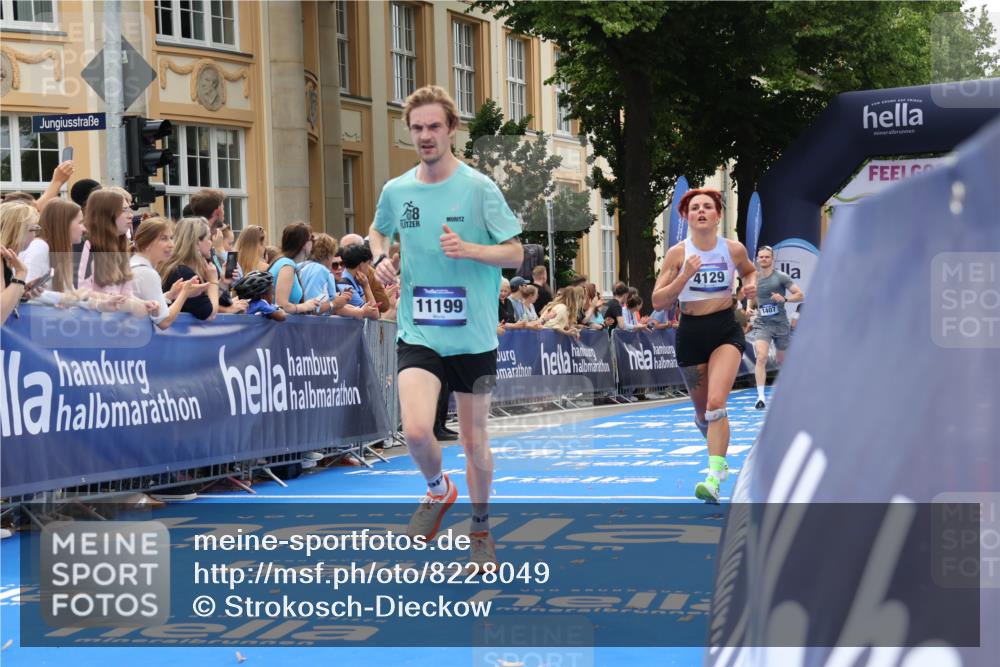 29.06.2025 - hella hamburg halbmarathon Strokosch-Dieckow http://msf.ph/oto/8228049 29.06.2025 10:32:00 Ziel 1407, 1686, 4129, 4698, 6619, 10927, 11150, 11199, 11370, 16505, 16736 meine-sportfotos.de