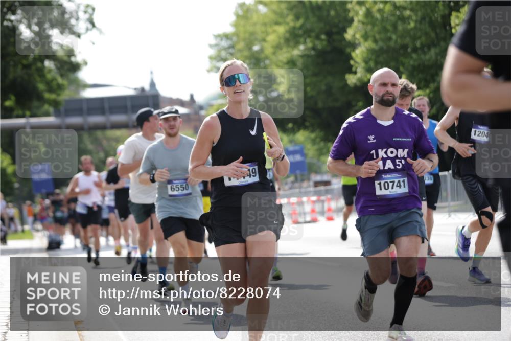 29.06.2025 - hella hamburg halbmarathon Jannik Wohlers http://msf.ph/oto/8228074 29.06.2025 09:51:57 Lombardsbrücke 1057, 1139, 1169, 1468, 1604, 1631, 3305, 3618, 3852, 4565, 4871, 4915, 5011, 6373, 6550, 6711, 7432, 8852, 9348, 9444, 9547, 10493, 10741, 11062, 11495, 11679, 11779, 11821, 12046, 12772, 13269, 13614, 13728, 14257, 14449, 14813, 15233, 15247, 15270, 15309, 16338, 16547, 16591, 16592, 17159, 17281, 17637, 17926, 18489, 18560, 18659, 18775, 18987 meine-sportfotos.de