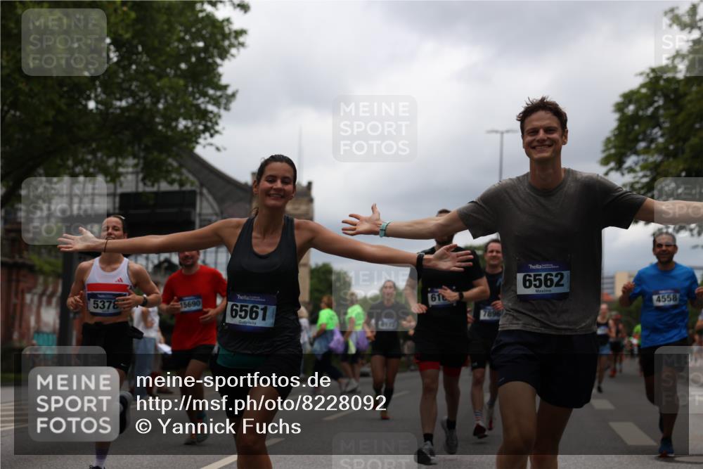 29.06.2025 - hella hamburg halbmarathon Yannick Fuchs http://msf.ph/oto/8228092 29.06.2025 10:46:37 20KM 1098, 1257, 1482, 1657, 2111, 2444, 2814, 3258, 3715, 3952, 4121, 4557, 4558, 4726, 4837, 5116, 5169, 5194, 5378, 5399, 6164, 6561, 6562, 7178, 7312, 7475, 7896, 8172, 8316, 8720, 8955, 9145, 10529, 10811, 11459, 12135, 12519, 13211, 13301, 14198, 14286, 14791, 15001, 15144, 15275, 15446, 15506, 15690, 16320, 16929, 17130, 17198, 17710, 17773, 18331 meine-sportfotos.de