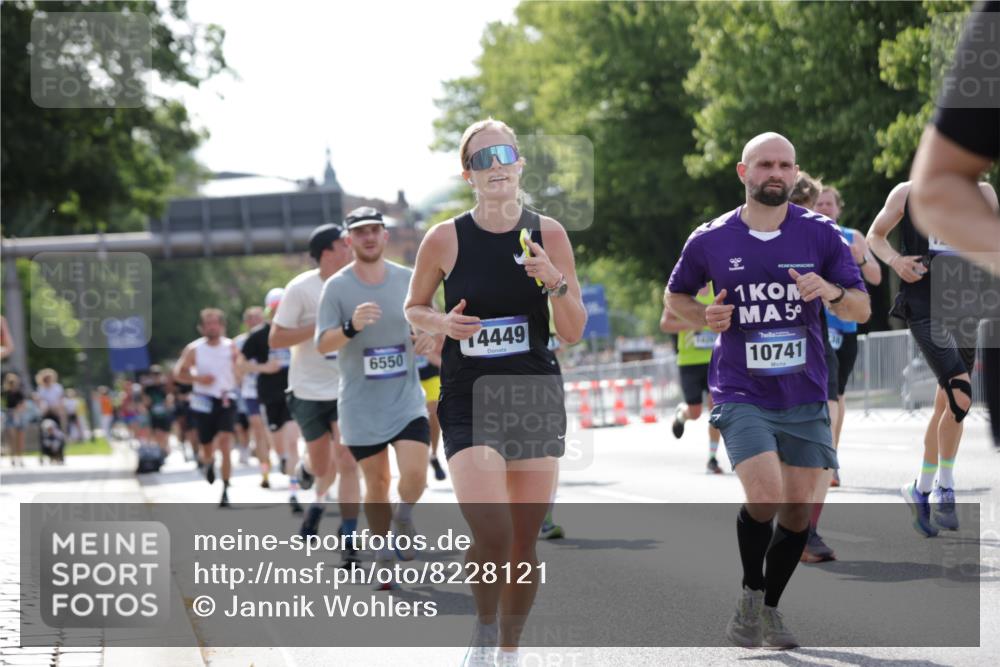 29.06.2025 - hella hamburg halbmarathon Jannik Wohlers http://msf.ph/oto/8228121 29.06.2025 09:51:57 Lombardsbrücke 1057, 1139, 1169, 1468, 1604, 1631, 3305, 3618, 3852, 4565, 4871, 4915, 5011, 6373, 6550, 6711, 7432, 8852, 9348, 9444, 9547, 10493, 10741, 11062, 11495, 11679, 11779, 11821, 12046, 12772, 13269, 13614, 13728, 14257, 14449, 14813, 15233, 15247, 15270, 15309, 16338, 16547, 16591, 16592, 17159, 17281, 17637, 17926, 18489, 18560, 18659, 18775, 18987 meine-sportfotos.de