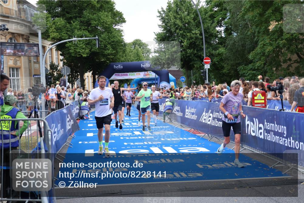 29.06.2025 - hella hamburg halbmarathon Zöllner http://msf.ph/oto/8228141 29.06.2025 10:53:17 Ziel 2074, 2111, 7312, 7383, 8273, 8361, 9142, 12875, 15179, 16929, 16986 meine-sportfotos.de