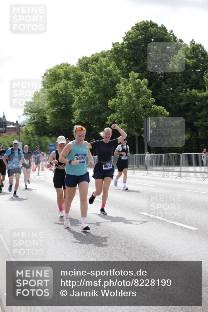 29.06.2025 - hella hamburg halbmarathon Jannik Wohlers http://msf.ph/oto/8228199 29.06.2025 10:27:50 Lombardsbrücke 3445, 5369, 5604, 7667, 8215, 8327, 9653, 9654, 12842, 13045, 13296, 13568, 13678, 14017, 14155, 15123, 15608, 18256 meine-sportfotos.de