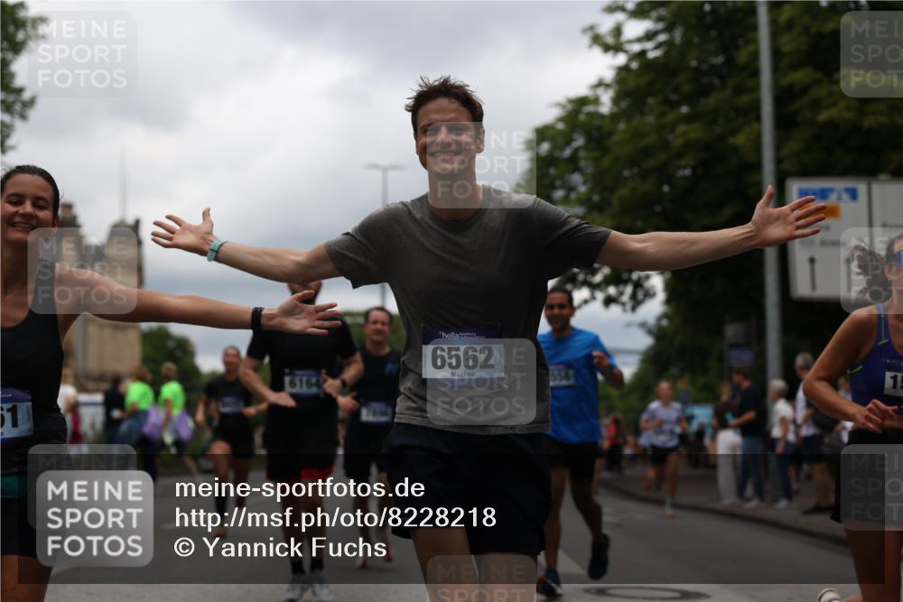 29.06.2025 - hella hamburg halbmarathon Yannick Fuchs http://msf.ph/oto/8228218 29.06.2025 10:46:37 20KM 1098, 1257, 1482, 1657, 2111, 2444, 2814, 3258, 3715, 3952, 4121, 4557, 4558, 4726, 4837, 5116, 5169, 5194, 5378, 5399, 6164, 6561, 6562, 7178, 7312, 7475, 7896, 8172, 8316, 8720, 8955, 9145, 10529, 10811, 11459, 12135, 12519, 13211, 13301, 14198, 14286, 14791, 15001, 15144, 15275, 15446, 15506, 15690, 16320, 16929, 17130, 17198, 17710, 17773, 18331 meine-sportfotos.de