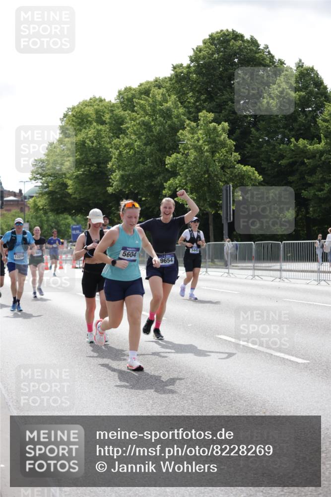 29.06.2025 - hella hamburg halbmarathon Jannik Wohlers http://msf.ph/oto/8228269 29.06.2025 10:27:51 Lombardsbrücke 3445, 5369, 5604, 7667, 8215, 8327, 9653, 9654, 12842, 13045, 13296, 13568, 13678, 14017, 14155, 15123, 18256, 18604 meine-sportfotos.de