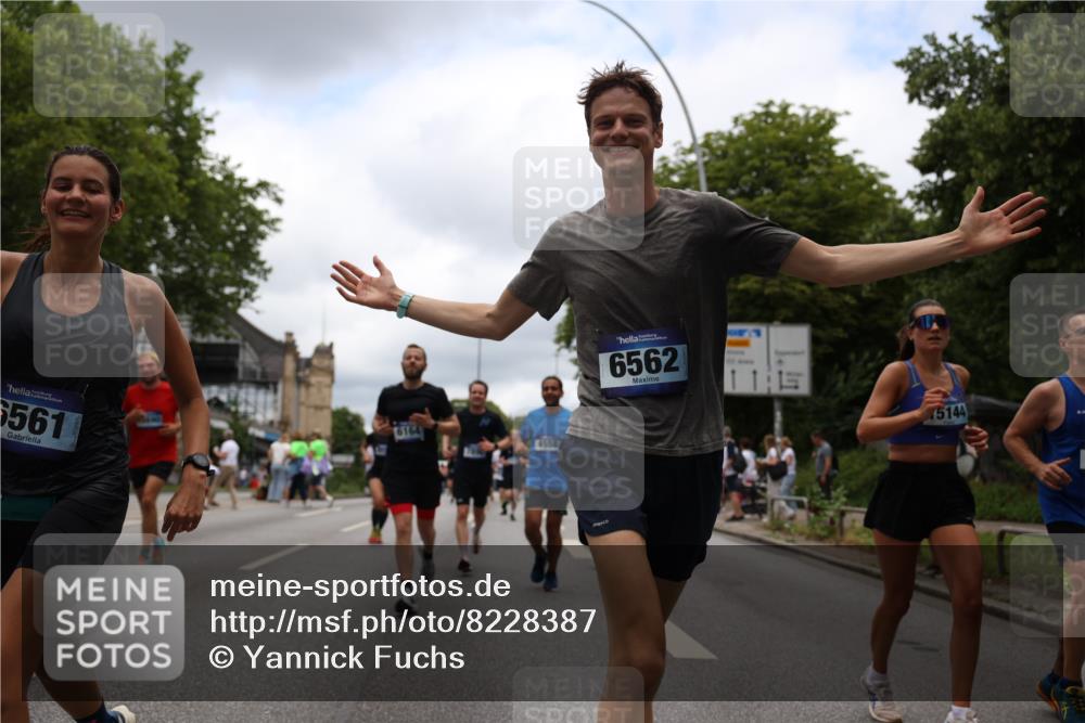 29.06.2025 - hella hamburg halbmarathon Yannick Fuchs http://msf.ph/oto/8228387 29.06.2025 10:46:37 20KM 1098, 1257, 1482, 1657, 2111, 2444, 2814, 3258, 3715, 3952, 4121, 4557, 4558, 4726, 4837, 5116, 5169, 5194, 5378, 5399, 6164, 6561, 6562, 7178, 7312, 7475, 7896, 8172, 8316, 8720, 8955, 9145, 10529, 10811, 11459, 12135, 12519, 13211, 13301, 14198, 14286, 14791, 15001, 15144, 15275, 15446, 15506, 15690, 16320, 16929, 17130, 17198, 17710, 17773, 18331 meine-sportfotos.de