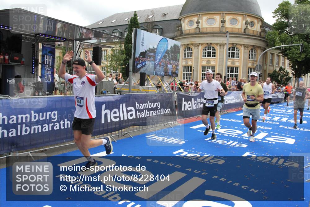 29.06.2025 - hella hamburg halbmarathon Michael Strokosch http://msf.ph/oto/8228404 29.06.2025 10:46:43 Ziel 1920, 1942, 9051, 13525, 13554, 15026, 15133, 15714, 16175, 17743, 17865, 18297, 19128 meine-sportfotos.de