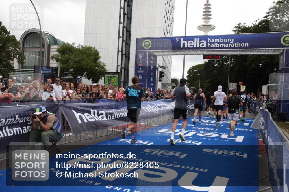 29.06.2025 - hella hamburg halbmarathon Michael Strokosch http://msf.ph/oto/8228405 29.06.2025 10:51:32 Ziel 1335, 2411, 2946, 5820, 7943, 9214, 9656, 11422, 13403, 13792, 15871, 15950, 16357, 17131 meine-sportfotos.de