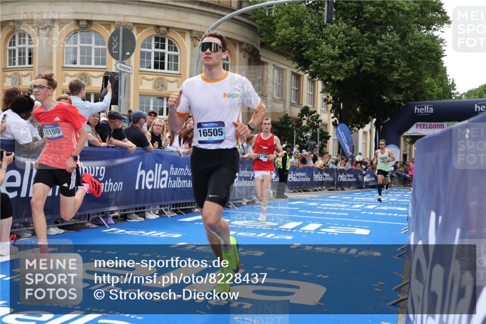 29.06.2025 - hella hamburg halbmarathon Strokosch-Dieckow http://msf.ph/oto/8228437 29.06.2025 10:32:08 Ziel 1686, 1894, 7272, 11150, 11370, 15826, 16505, 16736 meine-sportfotos.de