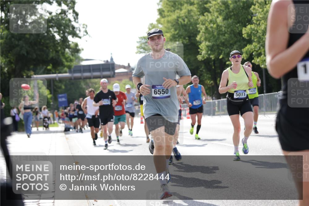29.06.2025 - hella hamburg halbmarathon Jannik Wohlers http://msf.ph/oto/8228444 29.06.2025 09:51:59 Lombardsbrücke 1139, 1169, 1468, 1604, 1631, 3305, 3618, 3852, 4565, 4871, 4915, 5011, 6373, 6550, 6711, 7432, 8852, 9348, 9444, 9547, 10493, 10741, 11062, 11495, 11679, 11779, 12046, 12772, 13269, 13403, 13614, 13728, 14257, 14449, 14813, 15233, 15247, 15270, 15309, 15813, 16338, 16591, 16592, 17159, 17281, 17391, 17637, 17926, 18489, 18560, 18659, 18775, 18987 meine-sportfotos.de