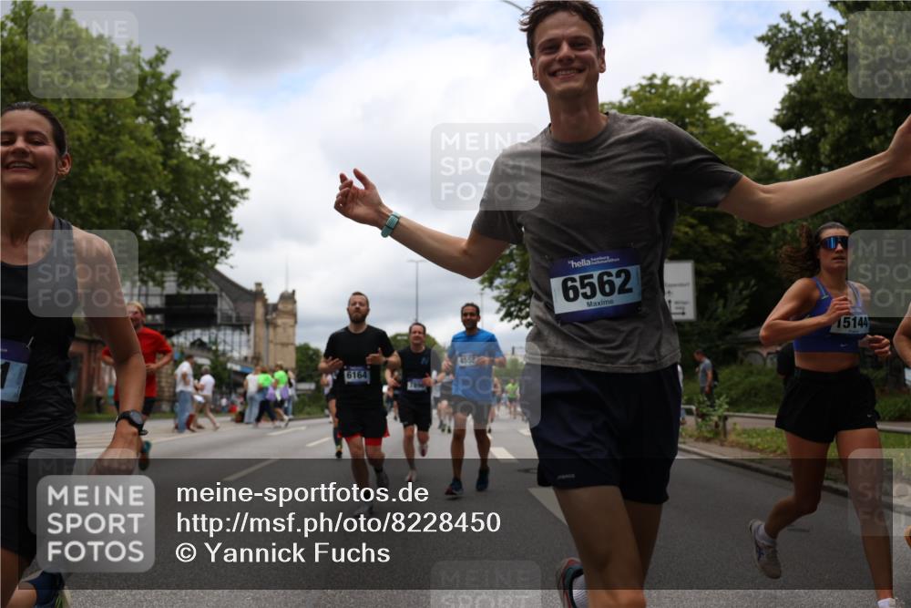 29.06.2025 - hella hamburg halbmarathon Yannick Fuchs http://msf.ph/oto/8228450 29.06.2025 10:46:38 20KM 1098, 1257, 1482, 1657, 2111, 2444, 2814, 3258, 3715, 3952, 4121, 4557, 4558, 4726, 4837, 5116, 5169, 5194, 5378, 6164, 6561, 6562, 7178, 7232, 7312, 7383, 7475, 7896, 8172, 8316, 8720, 8955, 9145, 10529, 10811, 11459, 12135, 12519, 13211, 13301, 14198, 14286, 14791, 14805, 15001, 15144, 15275, 15446, 15506, 15690, 16320, 16929, 17130, 17198, 17710, 17773, 18331 meine-sportfotos.de