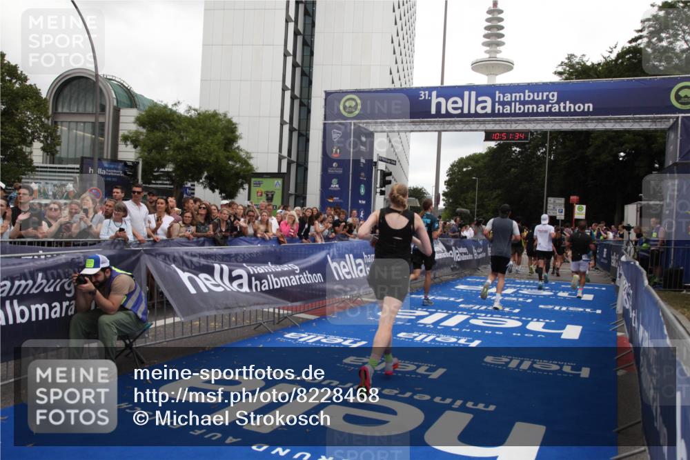 29.06.2025 - hella hamburg halbmarathon Michael Strokosch http://msf.ph/oto/8228468 29.06.2025 10:51:33 Ziel 1335, 2411, 2946, 5820, 7943, 9214, 9656, 10691, 11422, 13403, 13792, 15871, 15950, 16357, 17131 meine-sportfotos.de