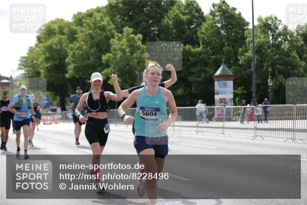 29.06.2025 - hella hamburg halbmarathon Jannik Wohlers http://msf.ph/oto/8228496 29.06.2025 10:27:52 Lombardsbrücke 3445, 5369, 5604, 7667, 8215, 8327, 9653, 9654, 13045, 13296, 13568, 14017, 14155, 15123, 18256, 18604 meine-sportfotos.de