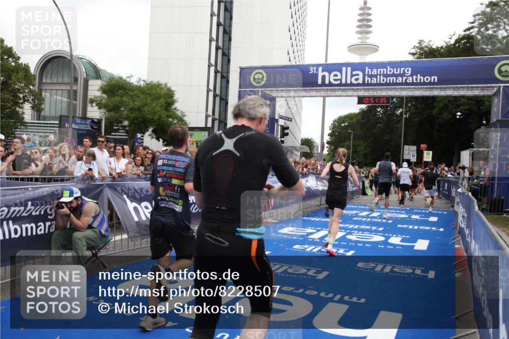 29.06.2025 - hella hamburg halbmarathon Michael Strokosch http://msf.ph/oto/8228507 29.06.2025 10:51:34 Ziel 1335, 2946, 5820, 7943, 9656, 10691, 11422, 13403, 13792, 15871, 15950, 17131 meine-sportfotos.de