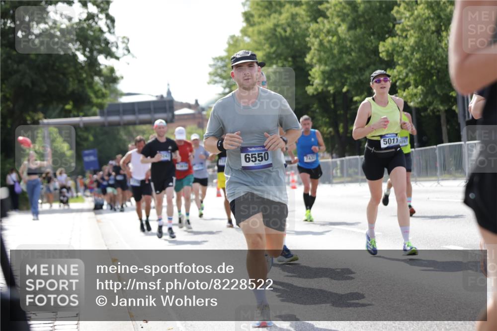 29.06.2025 - hella hamburg halbmarathon Jannik Wohlers http://msf.ph/oto/8228522 29.06.2025 09:51:59 Lombardsbrücke 1139, 1169, 1468, 1604, 1631, 3305, 3618, 3852, 4565, 4871, 4915, 5011, 6373, 6550, 6711, 7432, 8852, 9348, 9444, 9547, 10493, 10741, 11062, 11495, 11679, 11779, 12046, 12772, 13269, 13403, 13614, 13728, 14257, 14449, 14813, 15233, 15247, 15270, 15309, 15813, 16338, 16591, 16592, 17159, 17281, 17391, 17637, 17926, 18489, 18560, 18659, 18775, 18987 meine-sportfotos.de