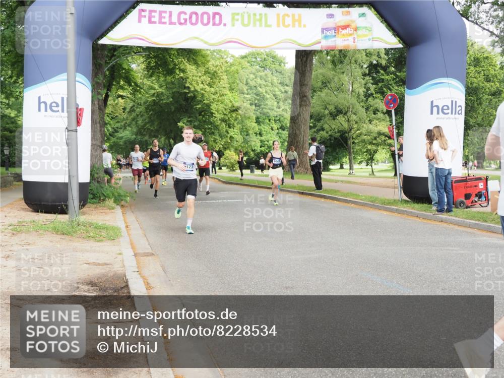29.06.2025 - hella hamburg halbmarathon MichiJ http://msf.ph/oto/8228534 29.06.2025 10:26:07 Zwischen KM18-KM19 2404, 6529, 7310, 9914, 10680, 15178, 15261, 15939, 17192, 18103, 18216 meine-sportfotos.de