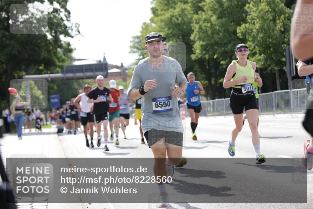 29.06.2025 - hella hamburg halbmarathon Jannik Wohlers http://msf.ph/oto/8228560 29.06.2025 09:51:59 Lombardsbrücke 1139, 1169, 1468, 1604, 1631, 3305, 3618, 3852, 4565, 4871, 4915, 5011, 6373, 6550, 6711, 7432, 8852, 9348, 9444, 9547, 10493, 10741, 11062, 11495, 11679, 11779, 12046, 12772, 13269, 13403, 13614, 13728, 14257, 14449, 14813, 15233, 15247, 15270, 15309, 15813, 16338, 16591, 16592, 17159, 17281, 17391, 17637, 17926, 18489, 18560, 18659, 18775, 18987 meine-sportfotos.de
