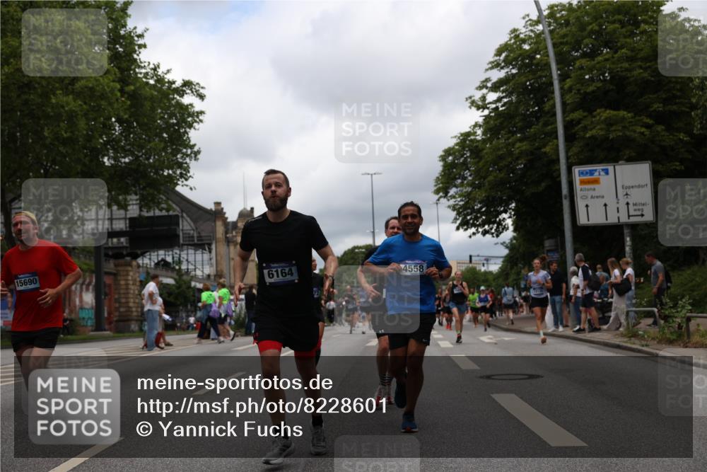 29.06.2025 - hella hamburg halbmarathon Yannick Fuchs http://msf.ph/oto/8228601 29.06.2025 10:46:38 20KM 1098, 1257, 1482, 1657, 2111, 2444, 2814, 3258, 3715, 3952, 4121, 4557, 4558, 4726, 4837, 5116, 5169, 5194, 5378, 6164, 6561, 6562, 7178, 7232, 7312, 7383, 7475, 7896, 8172, 8316, 8720, 8955, 9145, 10529, 10811, 11459, 12135, 12519, 13211, 13301, 14198, 14286, 14791, 14805, 15001, 15144, 15275, 15446, 15506, 15690, 16320, 16929, 17130, 17198, 17710, 17773, 18331 meine-sportfotos.de