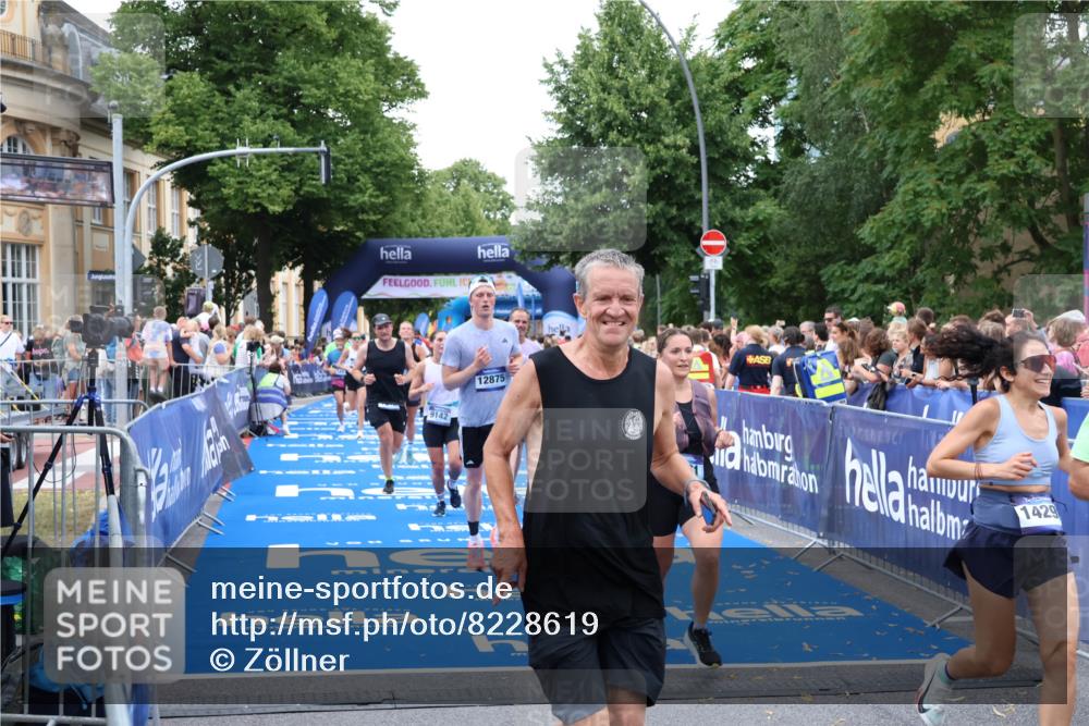 29.06.2025 - hella hamburg halbmarathon Zöllner http://msf.ph/oto/8228619 29.06.2025 10:53:21 Ziel 1683, 2074, 2354, 4065, 7312, 7383, 8273, 8361, 9142, 11844, 12490, 12875, 15179, 15681, 15838, 16929, 18134, 18901 meine-sportfotos.de