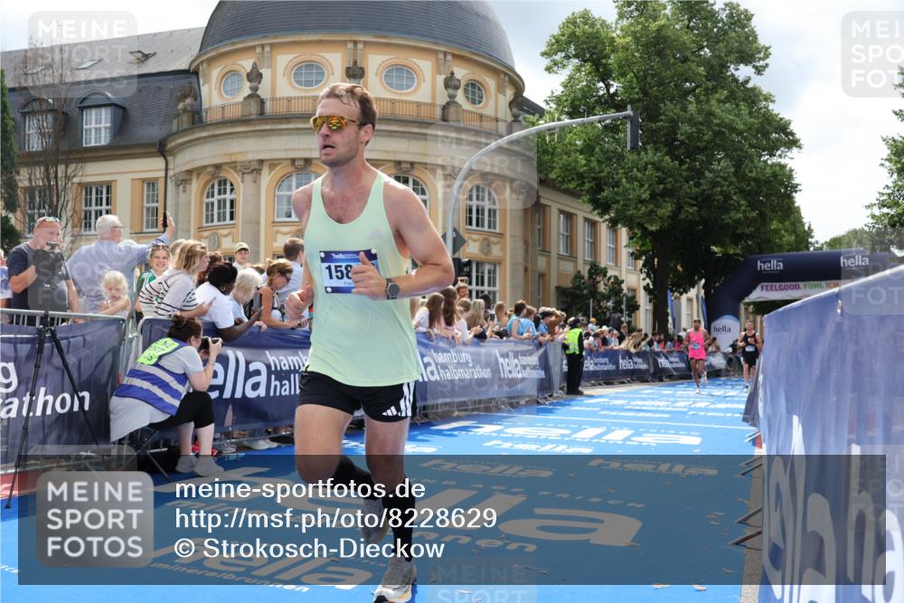 29.06.2025 - hella hamburg halbmarathon Strokosch-Dieckow http://msf.ph/oto/8228629 29.06.2025 10:32:12 Ziel 1894, 7272, 10876, 15826, 16065, 16505, 16736 meine-sportfotos.de