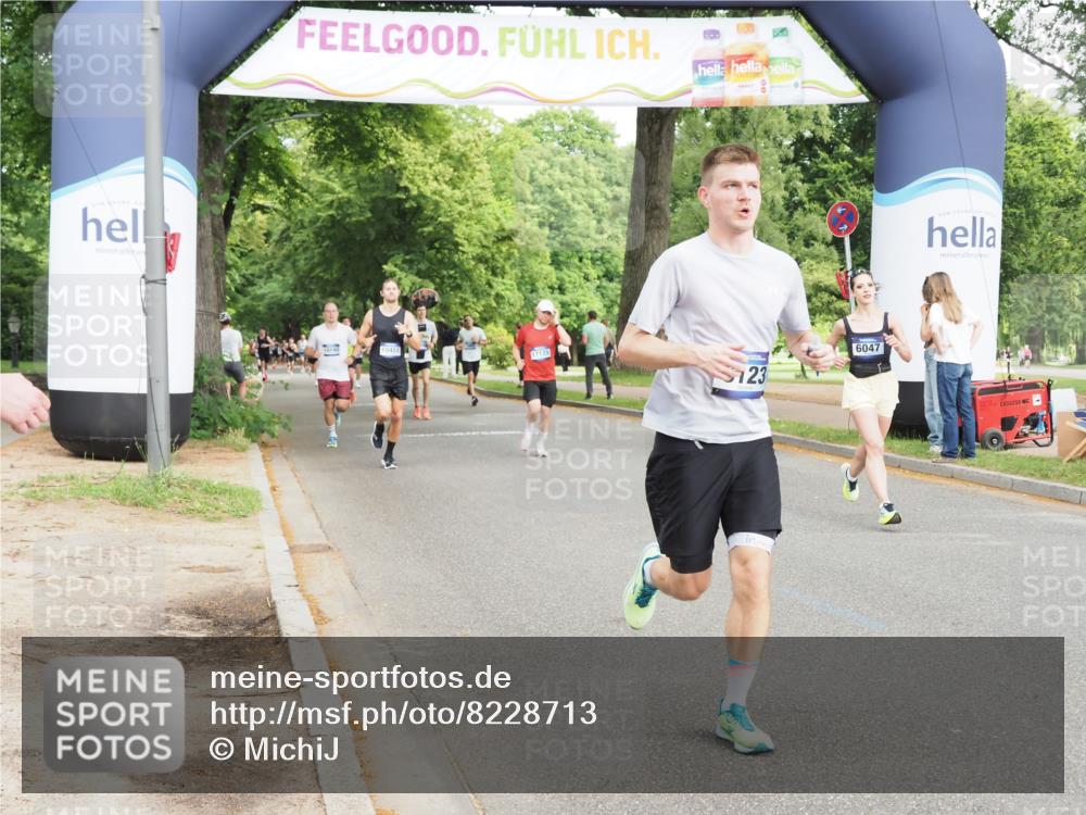 29.06.2025 - hella hamburg halbmarathon MichiJ http://msf.ph/oto/8228713 29.06.2025 10:26:09 Zwischen KM18-KM19 2404, 6047, 6123, 6529, 7310, 9914, 10451, 10680, 15261, 18216 meine-sportfotos.de