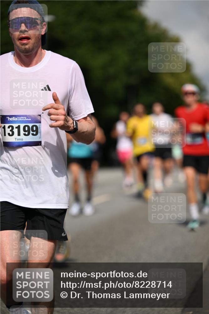 29.06.2025 - hella hamburg halbmarathon Dr. Thomas Lammeyer http://msf.ph/oto/8228714 29.06.2025 09:50:08 Kennedybrücke 1053, 1344, 1577, 1889, 2243, 4477, 4944, 5048, 5152, 5193, 5660, 7466, 7628, 8312, 8323, 10477, 10865, 10927, 11304 meine-sportfotos.de