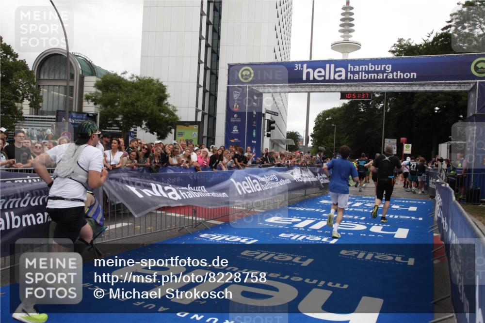 29.06.2025 - hella hamburg halbmarathon Michael Strokosch http://msf.ph/oto/8228758 29.06.2025 10:51:36 Ziel 1335, 5008, 7943, 10691, 13403, 13792, 15871, 17131, 19007 meine-sportfotos.de