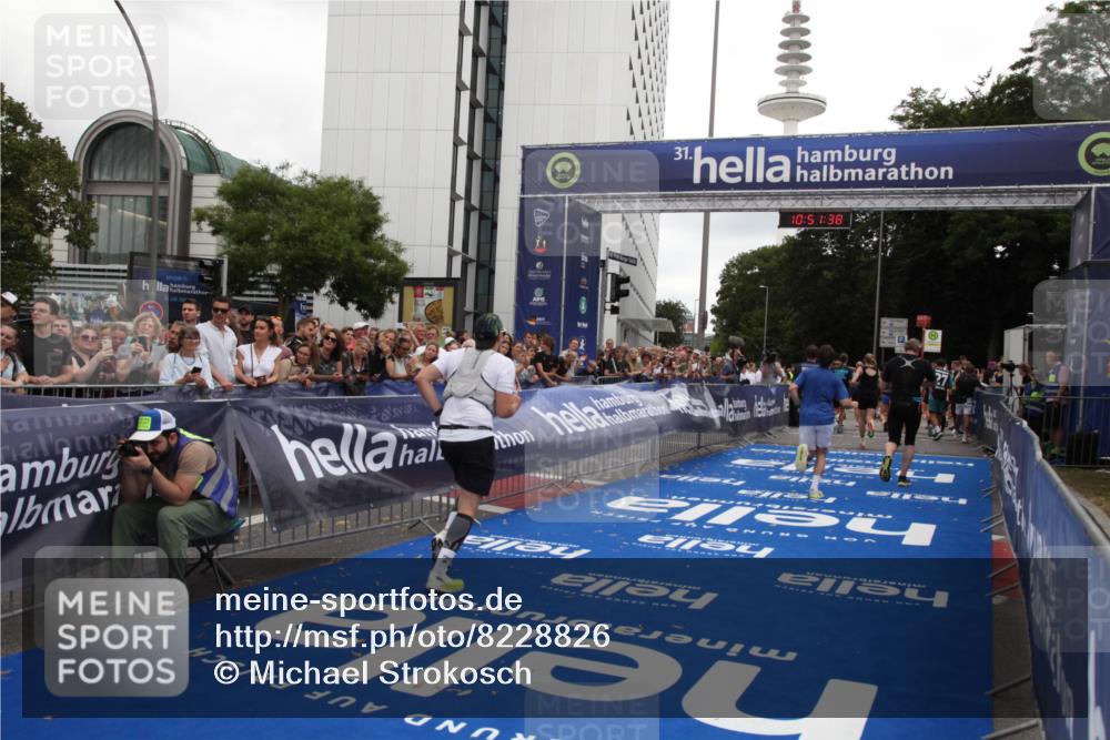 29.06.2025 - hella hamburg halbmarathon Michael Strokosch http://msf.ph/oto/8228826 29.06.2025 10:51:37 Ziel 1335, 5008, 7943, 10691, 13327, 13403, 17131, 19007 meine-sportfotos.de