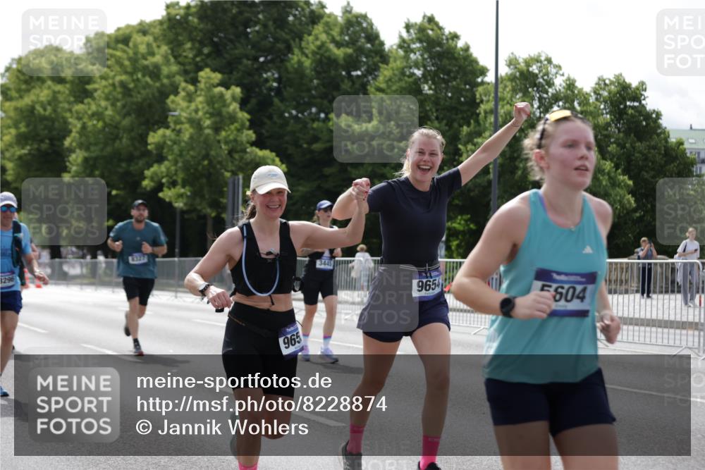 29.06.2025 - hella hamburg halbmarathon Jannik Wohlers http://msf.ph/oto/8228874 29.06.2025 10:27:53 Lombardsbrücke 3445, 5369, 5604, 7667, 8215, 8327, 9653, 9654, 13045, 13296, 13400, 13568, 14017, 14155, 15123, 18256, 18604, 19180 meine-sportfotos.de
