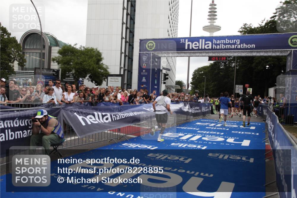 29.06.2025 - hella hamburg halbmarathon Michael Strokosch http://msf.ph/oto/8228895 29.06.2025 10:51:38 Ziel 1335, 5008, 7943, 10691, 13327, 13403, 19007 meine-sportfotos.de