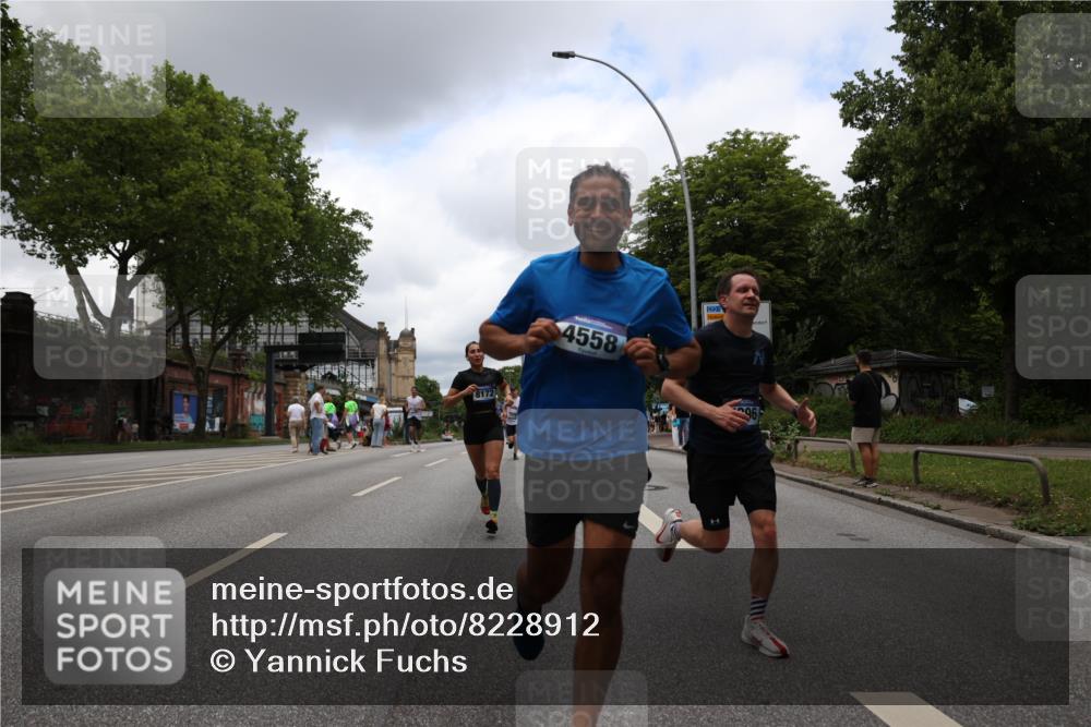 29.06.2025 - hella hamburg halbmarathon Yannick Fuchs http://msf.ph/oto/8228912 29.06.2025 10:46:39 20KM 1098, 1257, 1482, 1657, 2111, 2444, 2814, 3258, 3715, 3952, 4121, 4557, 4558, 4726, 5116, 5169, 5194, 5378, 6164, 6561, 6562, 7178, 7232, 7383, 7475, 7896, 8172, 8316, 8587, 8720, 8955, 9145, 10529, 10811, 11459, 12135, 12519, 13211, 13301, 14198, 14286, 14791, 14805, 15001, 15144, 15275, 15446, 15506, 15690, 16320, 16929, 17130, 17198, 17710, 17773, 18331 meine-sportfotos.de