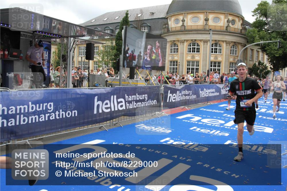 29.06.2025 - hella hamburg halbmarathon Michael Strokosch http://msf.ph/oto/8229000 29.06.2025 10:46:49 Ziel 3976, 6630, 11858, 13940, 14541, 15900, 16175, 17353, 17492, 17669, 17743, 17865, 19128 meine-sportfotos.de