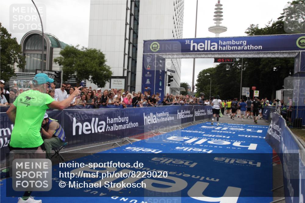 29.06.2025 - hella hamburg halbmarathon Michael Strokosch http://msf.ph/oto/8229020 29.06.2025 10:51:40 Ziel 1335, 5008, 10691, 13327, 14012, 14458, 19007, 19020 meine-sportfotos.de
