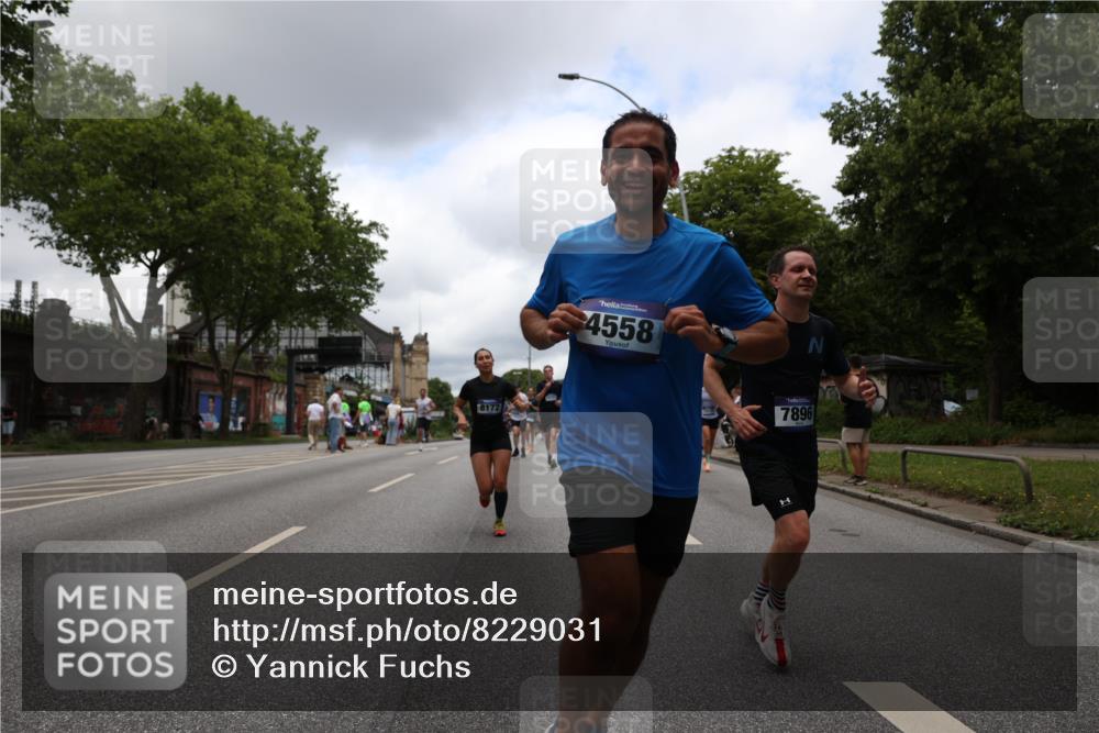29.06.2025 - hella hamburg halbmarathon Yannick Fuchs http://msf.ph/oto/8229031 29.06.2025 10:46:40 20KM 1098, 1257, 1482, 1657, 2111, 2444, 2814, 3258, 3715, 3952, 4121, 4557, 4558, 4726, 5116, 5169, 5194, 5378, 6164, 6561, 6562, 6897, 7178, 7232, 7383, 7475, 7896, 8172, 8316, 8587, 8720, 8955, 9145, 10529, 10811, 11459, 12135, 12519, 13211, 13301, 14198, 14286, 14791, 14805, 15001, 15144, 15446, 15690, 16320, 16929, 17130, 17198, 17710, 17773, 18331 meine-sportfotos.de