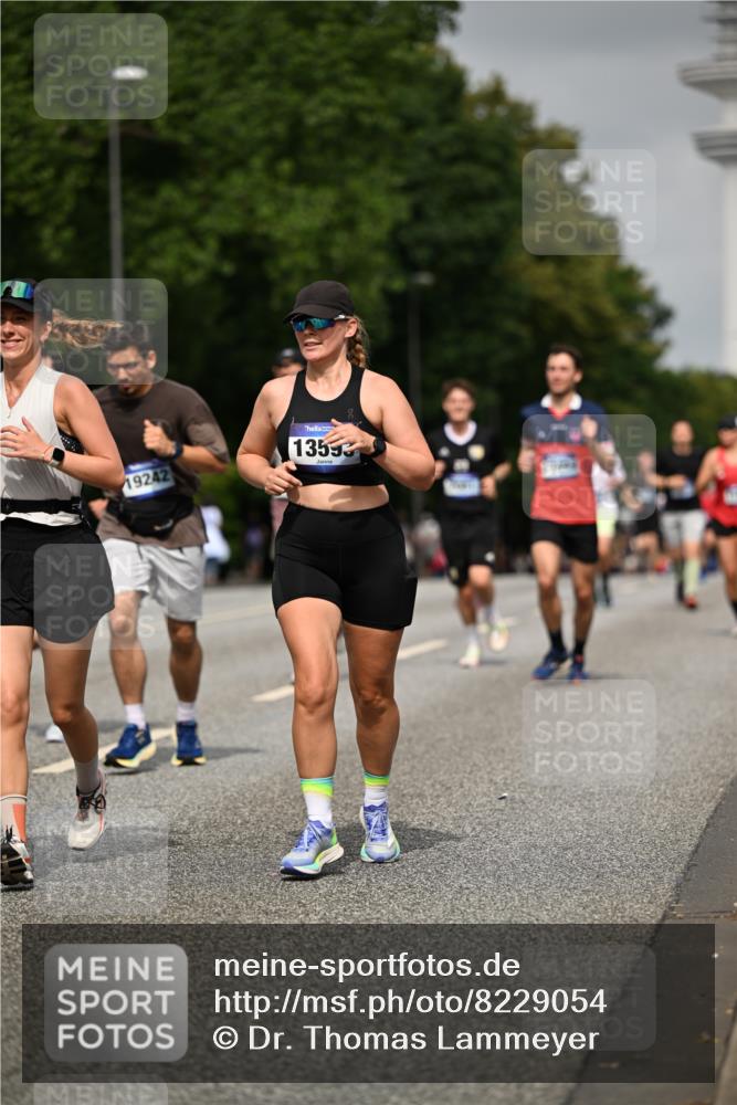 29.06.2025 - hella hamburg halbmarathon Dr. Thomas Lammeyer http://msf.ph/oto/8229054 29.06.2025 10:13:20 Kennedybrücke 1823, 3762, 4592, 7081, 9297, 9306, 10035, 10194, 10819, 11067 meine-sportfotos.de