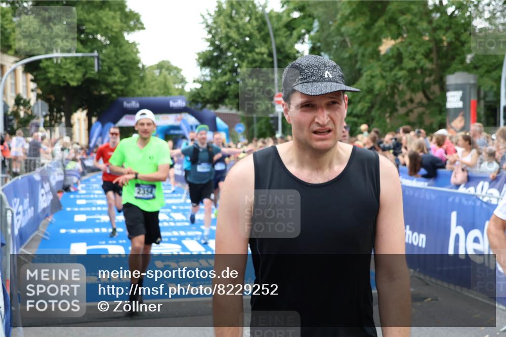 29.06.2025 - hella hamburg halbmarathon Zöllner http://msf.ph/oto/8229252 29.06.2025 10:53:28 Ziel 1683, 1727, 2354, 4065, 6198, 6629, 6942, 8651, 11068, 11844, 12490, 12909, 13912, 13997, 15838, 18134 meine-sportfotos.de