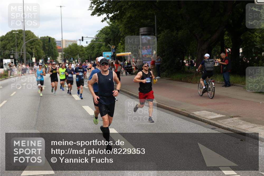 29.06.2025 - hella hamburg halbmarathon Yannick Fuchs http://msf.ph/oto/8229353 29.06.2025 10:33:48 20KM 1343, 1445, 1803, 2525, 3282, 3783, 4359, 4759, 6037, 6686, 6687, 8450, 8958, 9265, 11305, 11619, 12772, 13137, 13729, 14093, 14311, 14359, 15013, 15257, 15556, 15561, 15866, 15873, 15965, 16656, 16820, 17005, 17215, 17360, 18149, 18188, 18285, 18547, 18734 meine-sportfotos.de