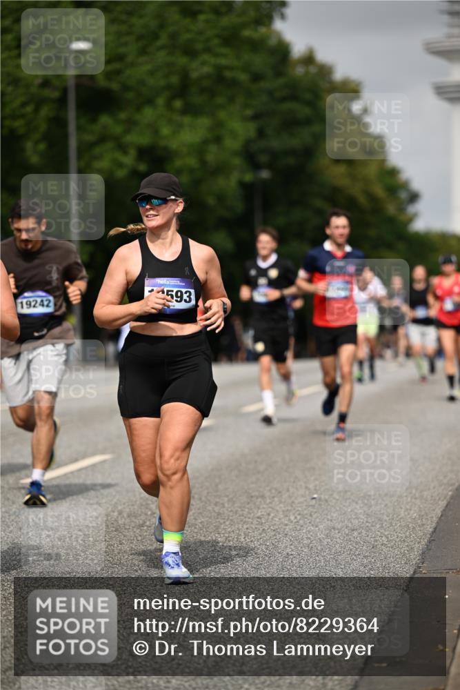 29.06.2025 - hella hamburg halbmarathon Dr. Thomas Lammeyer http://msf.ph/oto/8229364 29.06.2025 10:13:20 Kennedybrücke 1823, 3762, 4592, 7081, 9297, 9306, 10035, 10194, 10819, 11067 meine-sportfotos.de