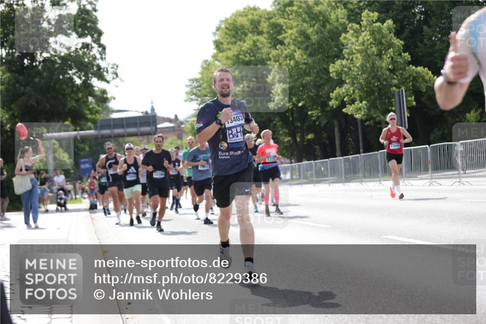 29.06.2025 - hella hamburg halbmarathon Jannik Wohlers http://msf.ph/oto/8229386 29.06.2025 09:52:06 Lombardsbrücke 1139, 1169, 1220, 1468, 1512, 3618, 3852, 4565, 4871, 4915, 5011, 6550, 7067, 7432, 7865, 7961, 8852, 9348, 10099, 10493, 10741, 10796, 11062, 11495, 11679, 11779, 12046, 12365, 12723, 12772, 13403, 13614, 14257, 14449, 14703, 14813, 15233, 15247, 15808, 15813, 16338, 16591, 16592, 17000, 17281, 17391, 17846, 17926, 18560, 18632, 18637, 18680, 18775, 18982 meine-sportfotos.de