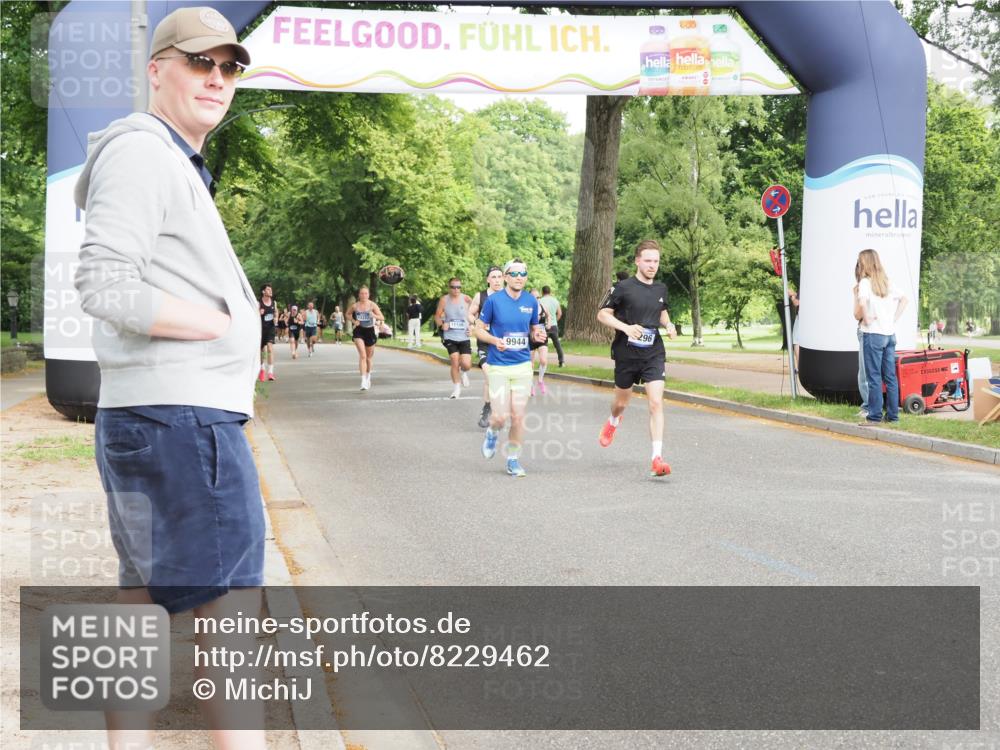 29.06.2025 - hella hamburg halbmarathon MichiJ http://msf.ph/oto/8229462 29.06.2025 10:26:17 Zwischen KM18-KM19 1290, 4865, 6123, 9296, 9313, 9944, 10190, 10451, 13148, 15410, 17125 meine-sportfotos.de