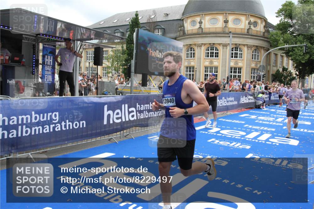 29.06.2025 - hella hamburg halbmarathon Michael Strokosch http://msf.ph/oto/8229497 29.06.2025 10:46:55 Ziel 4091, 11858, 13940, 14385, 17172, 17353, 17492, 17669, 17892, 19105 meine-sportfotos.de