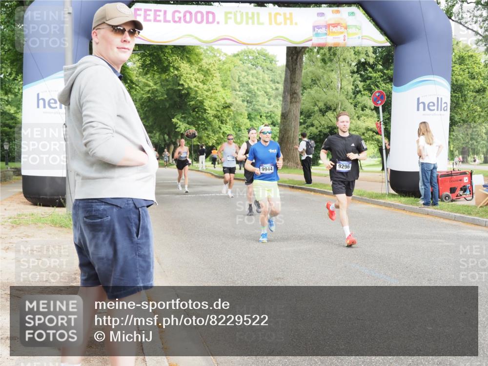 29.06.2025 - hella hamburg halbmarathon MichiJ http://msf.ph/oto/8229522 29.06.2025 10:26:17 Zwischen KM18-KM19 1290, 4865, 6123, 9296, 9313, 9944, 10190, 10451, 13148, 15410, 17125 meine-sportfotos.de
