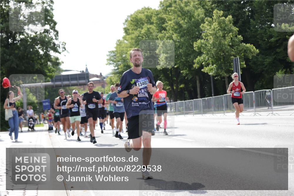 29.06.2025 - hella hamburg halbmarathon Jannik Wohlers http://msf.ph/oto/8229538 29.06.2025 09:52:06 Lombardsbrücke 1139, 1169, 1220, 1468, 1512, 3618, 3852, 4565, 4871, 4915, 5011, 6550, 7067, 7432, 7865, 7961, 8852, 9348, 10099, 10493, 10741, 10796, 11062, 11495, 11679, 11779, 12046, 12365, 12723, 12772, 13403, 13614, 14257, 14449, 14703, 14813, 15233, 15247, 15808, 15813, 16338, 16591, 16592, 17000, 17281, 17391, 17846, 17926, 18560, 18632, 18637, 18680, 18775, 18982 meine-sportfotos.de
