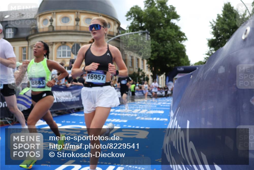 29.06.2025 - hella hamburg halbmarathon Strokosch-Dieckow http://msf.ph/oto/8229541 29.06.2025 10:32:30 Ziel 1707, 5070, 5746, 7845, 8883, 11745, 11877, 13199, 14293, 14908, 16619, 16957, 18135, 18562, 18563 meine-sportfotos.de