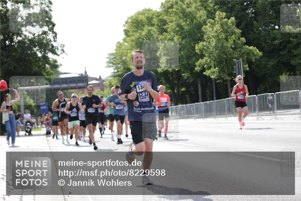 29.06.2025 - hella hamburg halbmarathon Jannik Wohlers http://msf.ph/oto/8229598 29.06.2025 09:52:06 Lombardsbrücke 1139, 1169, 1220, 1468, 1512, 3618, 3852, 4565, 4871, 4915, 5011, 6550, 7067, 7432, 7865, 7961, 8852, 9348, 10099, 10493, 10741, 10796, 11062, 11495, 11679, 11779, 12046, 12365, 12723, 12772, 13403, 13614, 14257, 14449, 14703, 14813, 15233, 15247, 15808, 15813, 16338, 16591, 16592, 17000, 17281, 17391, 17846, 17926, 18560, 18632, 18637, 18680, 18775, 18982 meine-sportfotos.de