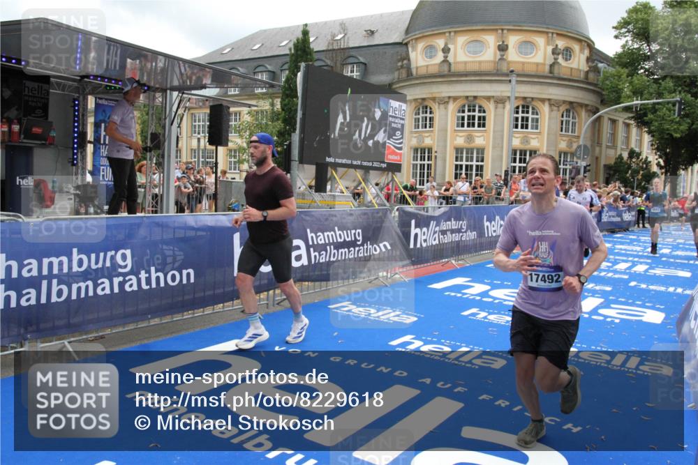 29.06.2025 - hella hamburg halbmarathon Michael Strokosch http://msf.ph/oto/8229618 29.06.2025 10:46:56 Ziel 1139, 4091, 13940, 14385, 17172, 17492, 17669, 17892, 19105 meine-sportfotos.de