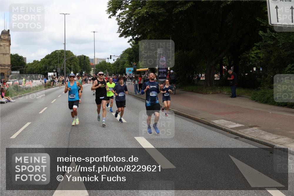 29.06.2025 - hella hamburg halbmarathon Yannick Fuchs http://msf.ph/oto/8229621 29.06.2025 10:33:50 20KM 1343, 1445, 1803, 2525, 2546, 3282, 3783, 4359, 4759, 6037, 6686, 6687, 8450, 8925, 8958, 9265, 11305, 11619, 12772, 13137, 13479, 13729, 14093, 14311, 14359, 15013, 15094, 15257, 15556, 15866, 15873, 15965, 16656, 16820, 17005, 17215, 17360, 18149, 18285, 18547, 18734 meine-sportfotos.de