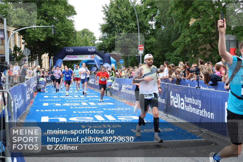 29.06.2025 - hella hamburg halbmarathon Zöllner http://msf.ph/oto/8229630 29.06.2025 10:53:32 Ziel 1061, 1098, 1499, 2070, 5866, 6198, 6629, 6942, 11068, 12909, 13912, 13997, 15113, 15497, 17710, 18450, 18612 meine-sportfotos.de