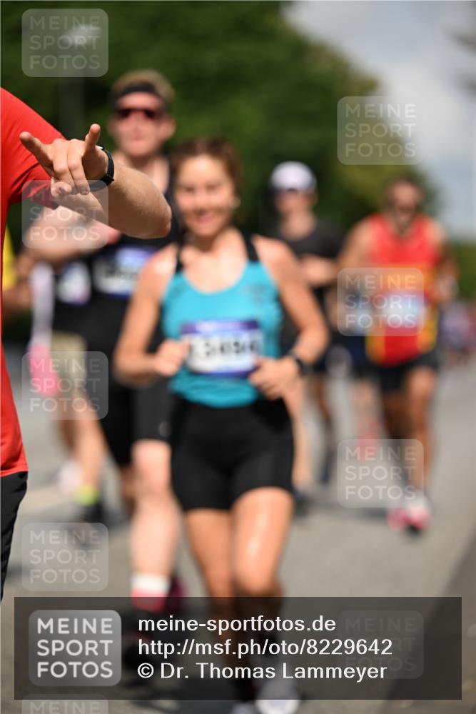 29.06.2025 - hella hamburg halbmarathon Dr. Thomas Lammeyer http://msf.ph/oto/8229642 29.06.2025 09:50:11 Kennedybrücke 1053, 1344, 1396, 1411, 1577, 1889, 2243, 4944, 5048, 5152, 5193, 5660, 7466, 7622, 7628, 8312, 8323, 10477, 10927, 11304, 11370 meine-sportfotos.de