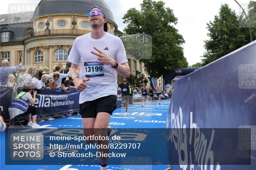 29.06.2025 - hella hamburg halbmarathon Strokosch-Dieckow http://msf.ph/oto/8229707 29.06.2025 10:32:35 Ziel 1707, 1990, 7965, 11877, 12987, 13199, 13961, 14293, 14908, 16619, 17117, 17151, 18135, 18562, 18563 meine-sportfotos.de